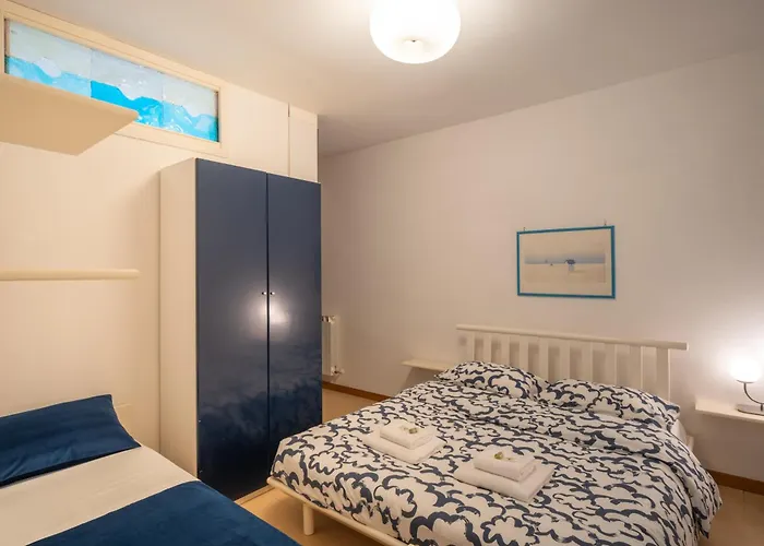 Guesthost - Modern Escape With Pool & Sunny Terrace Appartement