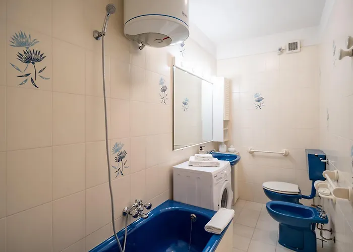 Guesthost - Modern Escape With Pool & Sunny Terrace