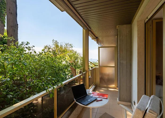 Guesthost - Modern Escape With Pool & Sunny Terrace Appartement San Remo