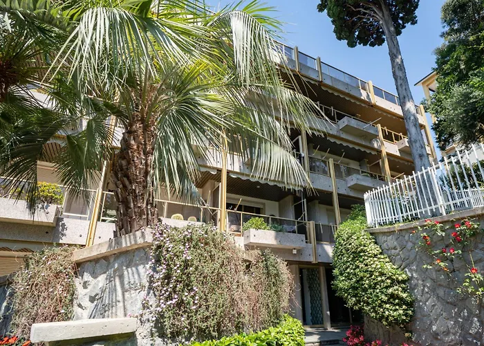 Guesthost - Modern Escape With Pool & Sunny Terrace Appartement San Remo