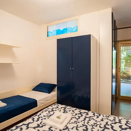 Lägenhet Guesthost - Modern Escape With Pool & Sunny Terrace Sanremo