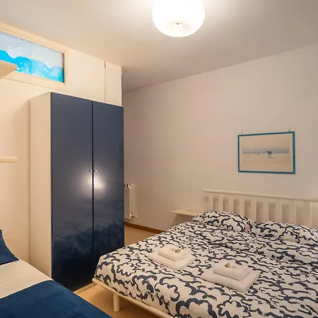 Guesthost - Modern Escape With Pool & Sunny Terrace Апартаменты