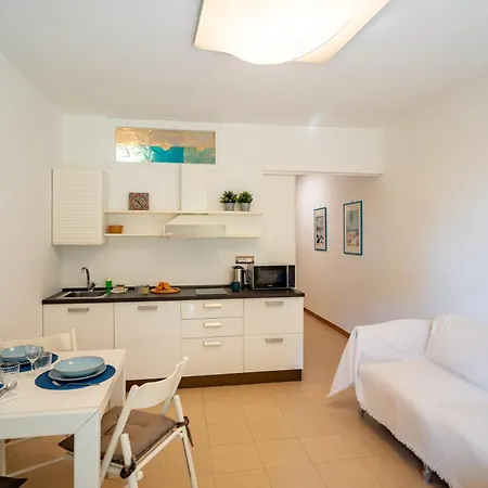 Guesthost - Modern Escape With Pool & Sunny Terrace Апартаменты Санремо