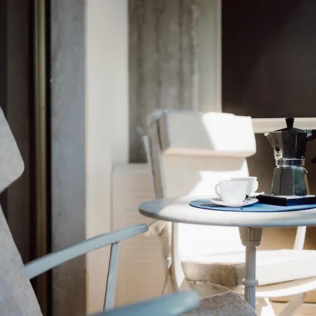 Apartament Guesthost - Modern Escape With Pool & Sunny Terrace *