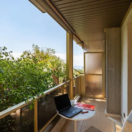Guesthost - Modern Escape With Pool & Sunny Terrace Apartament San Remo