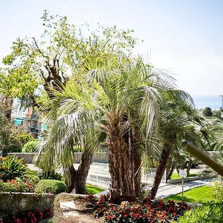 Guesthost - Modern Escape With Pool & Sunny Terrace Apartamento