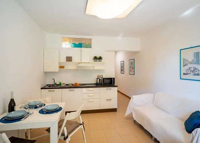 Guesthost - Modern Escape With Pool & Sunny Terrace Appartamento Sanremo