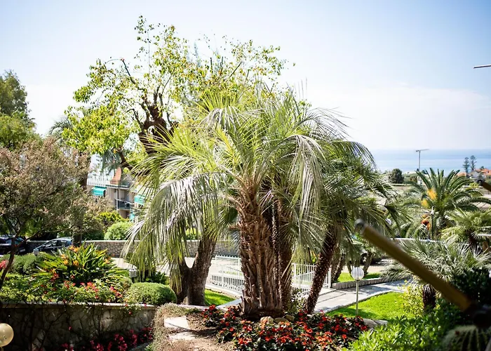 Guesthost - Modern Escape With Pool & Sunny Terrace Lejlighed